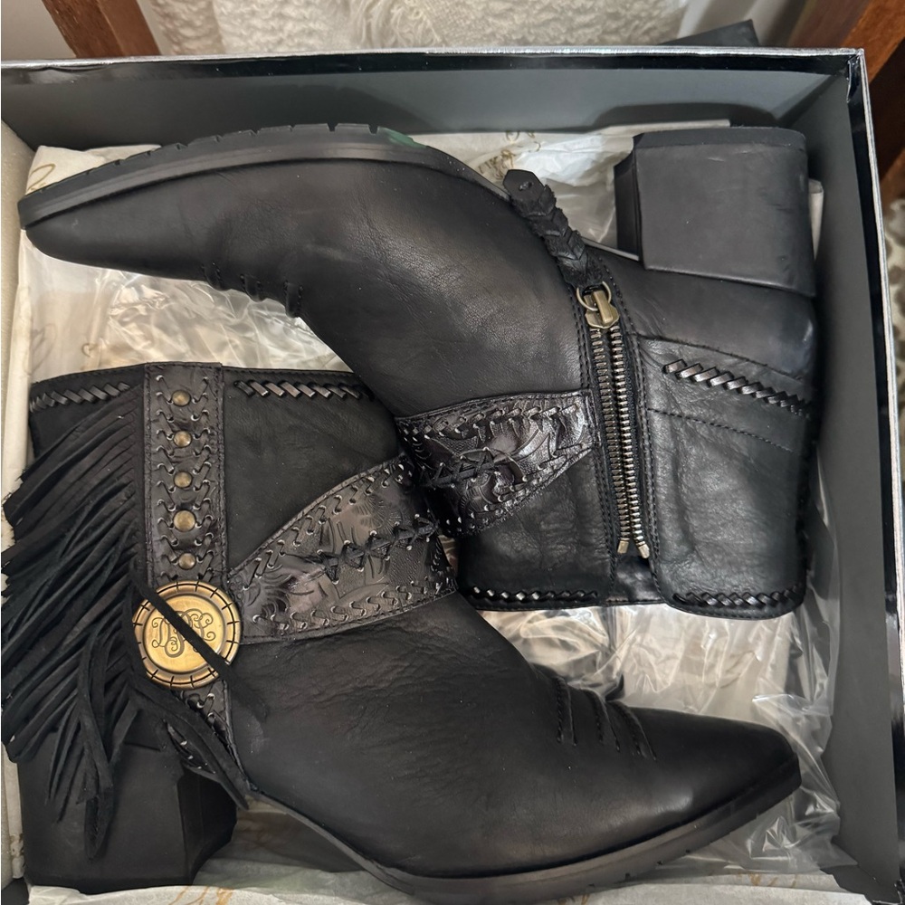 Donald J Pliner Fiale 04 boots